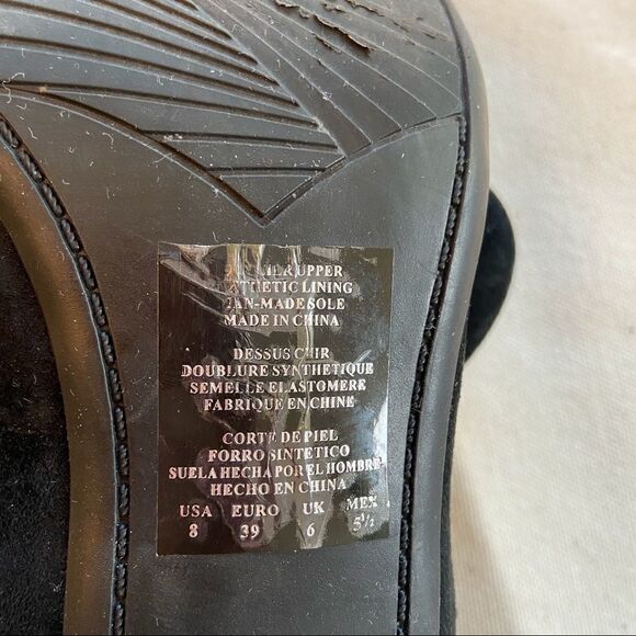 Kenneth Cole reaction heels with metal studs size 8, suede - Picture 5 of 11